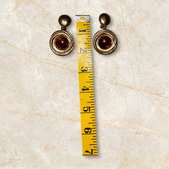 Vintage lightweight Gold and Amber colored Clip Earrings - Picture 2 of 3